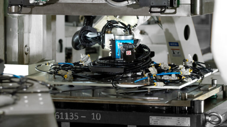 Automated high tensile steel forming -SH Auto Parts Manufacturing