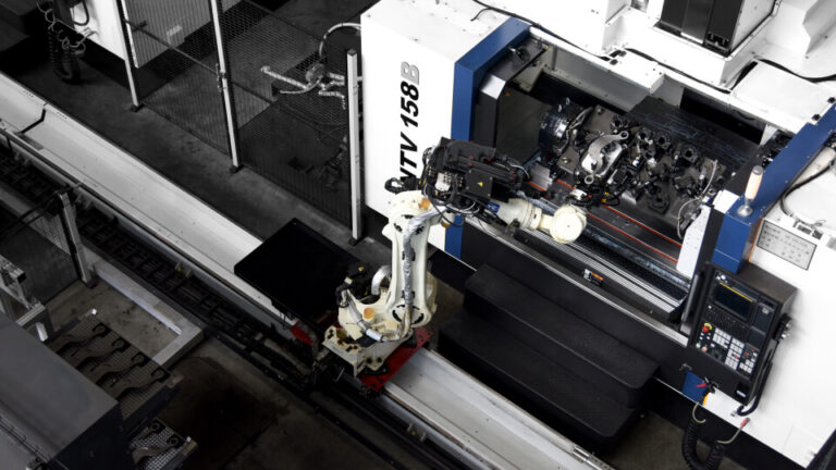 Hot-swap Robotic CNC Machining