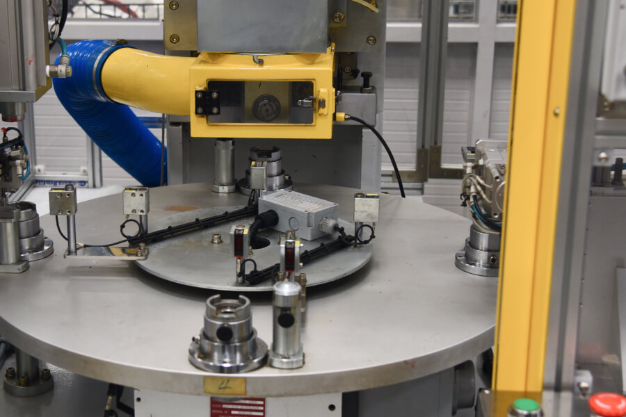 SH Autopartsのタイロッドエンドにおけるロボット製造と品質試験