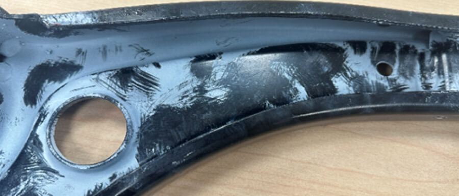 SH Auto Parts製部品は、OEM純正品と同じ段階的な成形特徴を示しており、SHPE材による高品質・高引張強度鋼材製造の指標となります。