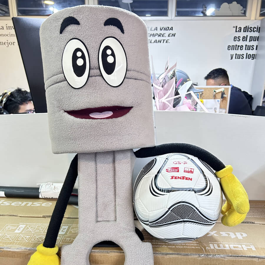 サッカーをテーマにしたマスコットが顧客にワールドカップを思い起こさせる